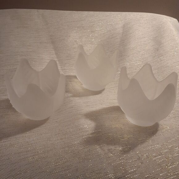 Partylite P0290 Frosted Lotus Blossom Candle Holders Set of 3 Glass Tealights - Picture 3 of 6